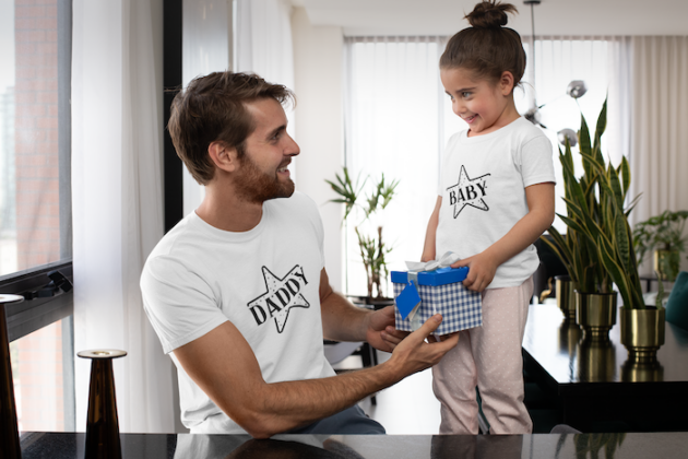 mockup featuring a girl giving her dad a present on father s day 33063