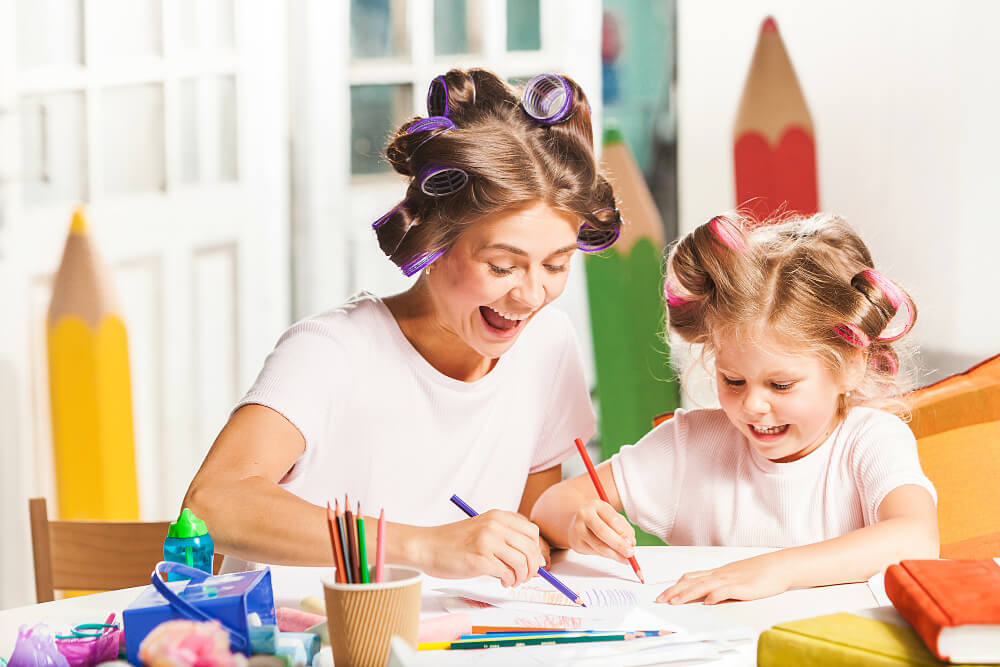 young-mother-her-little-daughter-drawing-with-pencils-home